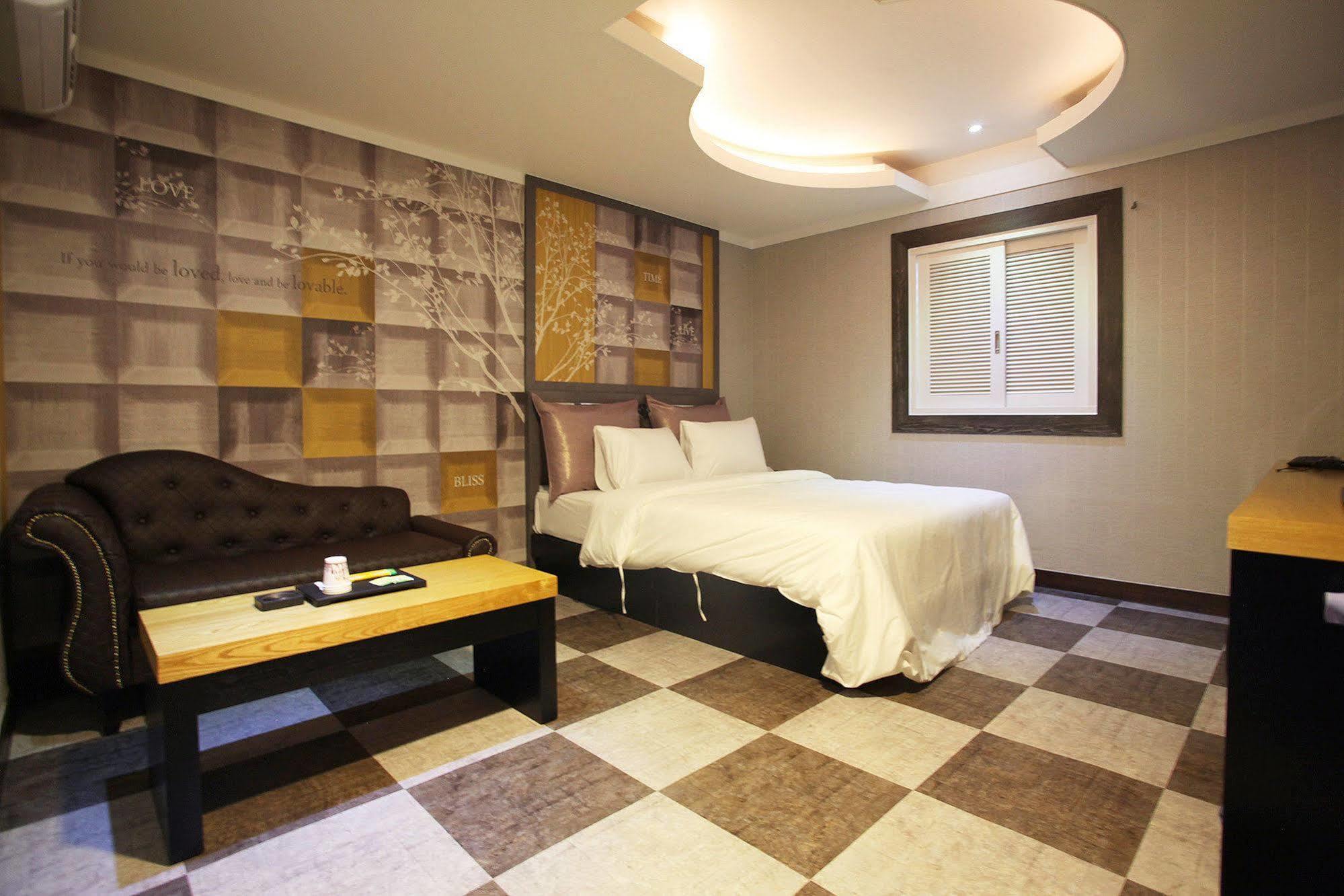 Luxe Hotel Paju Exterior foto